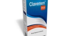 إذا كنت تبحث عن دواء يساعد في مكافحة العدوى وتخفيف الأعراض المرتبطة بها، فقد تكون قد سمعت عن دواء Clavenen 625. في هذا المقال، سنلقي نظرة على ماهية هذا الدواء وكيف يعمل للمساعدة في علاج العدوى. ما هو دواء Clavenen 625 وكيف يعمل؟ شريكك لمكافحة العدوى: يُعرف دواء Clavenen 625 باسم مضاد حيوي متكامل، حيث يحتوي على مجموعة من المكونات الفعالة التي تعمل سويًا للقضاء على البكتيريا التي تسبب العدوى. يحتوي هذا الدواء على المادة الفعالة أموكسيسيللين والأسبرجيلس المستخلص من أوراق نبات الصفصاف. كيف يعمل؟ دواء Clavenen 625 يعمل عن طريق تثبيط نشاط البكتيريا وقتلها، مما يعزز فعالية الدواء في مكافحة العدوى وتخفيف الأعراض المرتبطة بها. يقوم الأموكسيسيللين بعرقلة تصنيع جدار البكتيريا المسببة للعدوى، في حين يساعد الأسبرجيلس على زيادة تأثير الأموكسيسيللين على البكتيريا. متى يجب استخدامه؟ ينصح باستخدام دواء Clavenen 625 في حالات العدوى التي تصيب الجهاز التنفسي، والجهاز الهضمي، والبولية، والنسج والأنسجة المحيطة بالجروح. يجب استشارة الطبيب قبل تناول هذا الدواء واتباع التعليمات المحددة من قبله. في الختام، دواء Clavenen 625 هو مضاد حيوي متكامل يستخدم لمكافحة مختلف أنواع العدوى. يعمل على قتل وتثبيط نمو البكتيريا وتخفيف الأعراض المرتبطة بها. يجب استشارة الطبيب قبل استخدام هذا الدواء واتباع التعليمات المحددة لضمان استخدامه بشكل آمن وفعال. فوائد دواء Clavenen 625 إذا كنت تبحث عن دواء فعال لعلاج الالتهابات والعدوى، فإن دواء Clavenen 625 هو الخيار المثالي لك. يتميز هذا الدواء بالعديد من الفوائد التي يمكن أن تساعدك في التغلب على المشاكل الصحية التي تسببها الالتهابات والعدوى. تخفيف الالتهابات والعدوى يحتوي دواء Clavenen 625 على مادة الأموكسيسيلين وحمض الكلافولانيك، وهما مضادات حيوية فعالة تستخدم لعلاج العديد من الالتهابات والعدوى. فإذا كنت تعاني من التهاب بالجهاز التنفسي، أو التهاب بولي، أو التهاب جرح، فإن دواء Clavenen 625 يمكن أن يساعد في تخفيف الألم وتقليل الانتشار الخطير للعدوى. تعزيز الجهاز المناعي بالإضافة إلى علاج الالتهابات والعدوى، يعزز دواء Clavenen 625 جهاز المناعة لديك. فهو يحتوي على مكونات تساهم في تقوية الجهاز المناعي وتساعده على مكافحة الأمراض والعدوى بشكل أكثر فعالية. التحكم في الأمراض الجرثومية بفضل تركيبته المتكاملة والفعالة، يساعد دواء Clavenen 625 في التحكم في الأمراض الجرثومية. فإذا كان لديك عدوى بكتيرية، مثل التهاب الحلق أو التهاب حول الأسنان، فإن هذا الدواء قادر على قطع سلسلة العدوى وتخفيف الأعراض. بصفة عامة، يُعتبر دواء Clavenen 625 خيارًا فعالًا للتغلب على الالتهابات والعدوى المختلفة. إذا كنت تعاني من أي من هذه المشاكل الصحية، فلا تتردد في استشارة الطبيب قبل استخدام هذا الدواء. استخدامات دواء Clavenen 625 هل تعاني من التهابات الجهاز التنفسي العلوي، التهابات الجهاز البولي، أو التهابات الجلد والأنسجة الرخوة؟ إذاً، دواء Clavenen 625 قد يكون لديه الإجابة المناسبة لك. علاج التهابات الجهاز التنفسي العلوي دواء Clavenen 625 يحتوي على المادة الفعالة أموكسيسيلين والأسيد الكلافولانيك، وهما مضادات حيوية تستخدم لعلاج التهابات الجهاز التنفسي العلوي مثل التهاب الحلق، التهاب اللوزتين، والتهابات الأذن. يعمل هذا الدواء على قتل البكتيريا المقاومة للأموكسيلين ومنع نموها. علاج التهابات الجهاز البولي كما يُستخدم دواء Clavenen 625 في علاج التهابات الجهاز البولي مثل التهاب المثانة والتهاب الكلى. يعمل الدواء على التصدي للبكتيريا المسببة للالتهاب ويساعد على التخلص من الأعراض المرتبطة بهذه الحالات. علاج التهابات الجلد والأنسجة الرخوة Clavenen 625 أيضًا يستخدم لعلاج التهابات الجلد والأنسجة الرخوة مثل تلك التي تنتج عن الجروح أو الحروق. يساهم الدواء في منع انتشار العدوى وتسريع عملية الشفاء. من المهم أن تستخدم دواء Clavenen 625 بناءً على وصفة الطبيب، وأن تتبع جرعاته بدقة. إذا كان لديك أي أعراض جانبية أو استفسارات، يُفضل مراجعة الطبيب لتقديم المشورة المناسبة. حافظ على صحتك واستمتع بالحياة برفقة دواء Clavenen 625. طريقة استخدام دواء Clavenen 625 هل تعاني من عدوى بكتيرية وتبحث عن طريقة فعالة للتخلص منها؟ أحد الخيارات الشائعة هو استخدام دواء Clavenen 625. يحتوي هذا الدواء على مادتين فعالتين هما الأموكسيسيلين وحمض الكلافولانيك، وهما يعملان بالتعاون لقتل البكتيريا ومنع نموها. الجرعة الموصى بها تعتمد الجرعة الموصى بها من Clavenen 625 على نوع وشدة العدوى. يجب أن يصف الطبيب الجرعة المثلى لك حسب حالتك. عادةً ما يُوصف الدواء بجرعة 625 ملغ، وعادةً ما تؤخذ كل 8 ساعات على مدار 7 إلى 10 أيام. مدة العلاج مدة العلاج بـ Clavenen 625 تختلف حسب نوع العدوى وشدتها. للتأكد من القضاء على العدوى بشكل كامل وتجنب عودتها، يجب الانتهاء من جميع جرعات الدواء كما هو موصى به من قبل الطبيب. التحذيرات والاحتياطات يلزم استشارة الطبيب قبل استخدام دواء Clavenen 625. يجب أن تُخبر الطبيب عن أي حساسية سابقة تجاه المضادات الحيوية أو أي مشاكل صحية أخرى لديك. قد يحدث بعض الآثار الجانبية مع استخدام هذا الدواء، ومن المهم إبلاغ الطبيب إذا ظهرت أية أعراض غير طبيعية. كما يجب اتباع تعليمات الطبيب بدقة وعدم تجاوز الجرعة المحددة. آثار جانبية لدواء Clavenen 625 يُستخدم دواء Clavenen 625 في علاج العدوى البكتيرية الحادة والمزمنة في مختلف أجزاء الجسم. وعلى الرغم من فعاليته في مكافحة العدوى، إلا أنه قد يسبب بعض الآثار الجانبية. لذا، قبل تناول هذا الدواء، من المهم أن تكون على دراية بتلك الآثار وتستشير طبيبك إذا كنت تلاحظ أي منها. الآثار الجانبية الشائعة قد تشعر بالغثيان أو تعاني من اضطرابات في المعدة مثل الإسهال أو آلام في المعدة. قد يصاب بعض الأشخاص بصداع مؤقت أو دوار. قد يصاب بعض المرضى بحكة أو طفح جلدي. الآثار الجانبية النادرة قد تلاحظ بعض التغيرات في نسبة بعض صفائح الدم مثل انخفاض عدد الصفائح الحمراء أو البيضاء في بعض الحالات. قد تشعر بحساسية تجاه الدواء، ما قد يتسبب في طفح جلدي شديد أو صعوبة في التنفس. من المهم أن تستشير طبيبك إذا كنت تلاحظ أي من هذه الآثار الجانبية وأن لا تتوقف عن تناول الدواء دون استشارة الطبيب أولاً. يتمتع الطبيب بالخبرة والمعرفة لتقييم حالتك واتخاذ القرار الملائم.